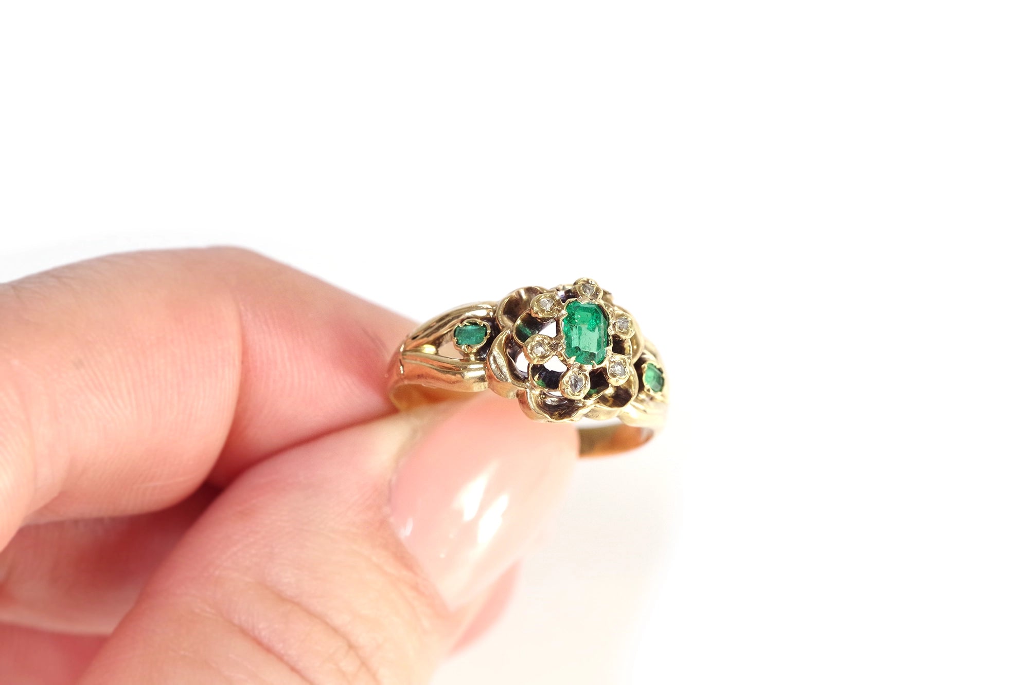 antique emerald ring in gold