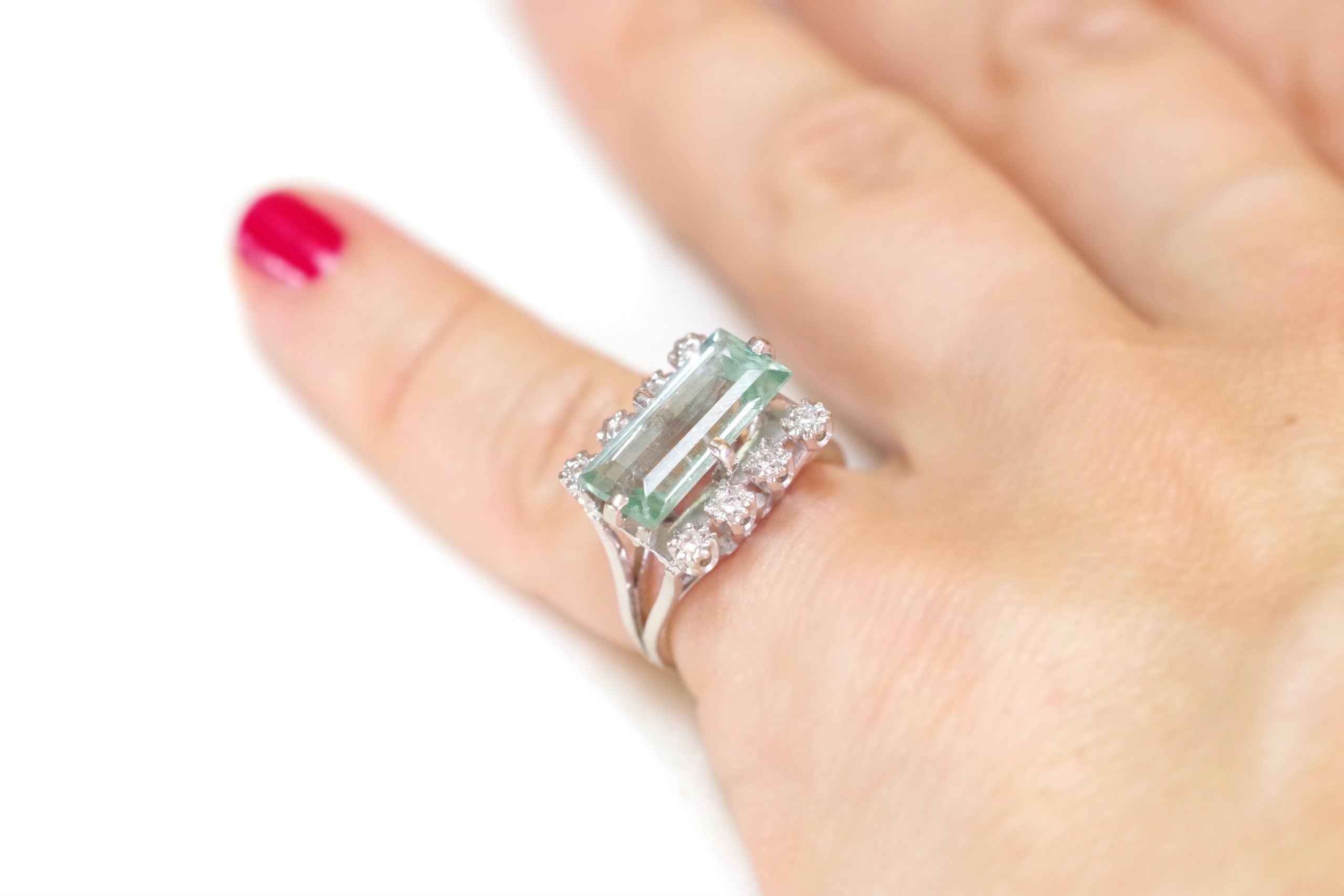 Pre-owned-blue spinel ring in gold