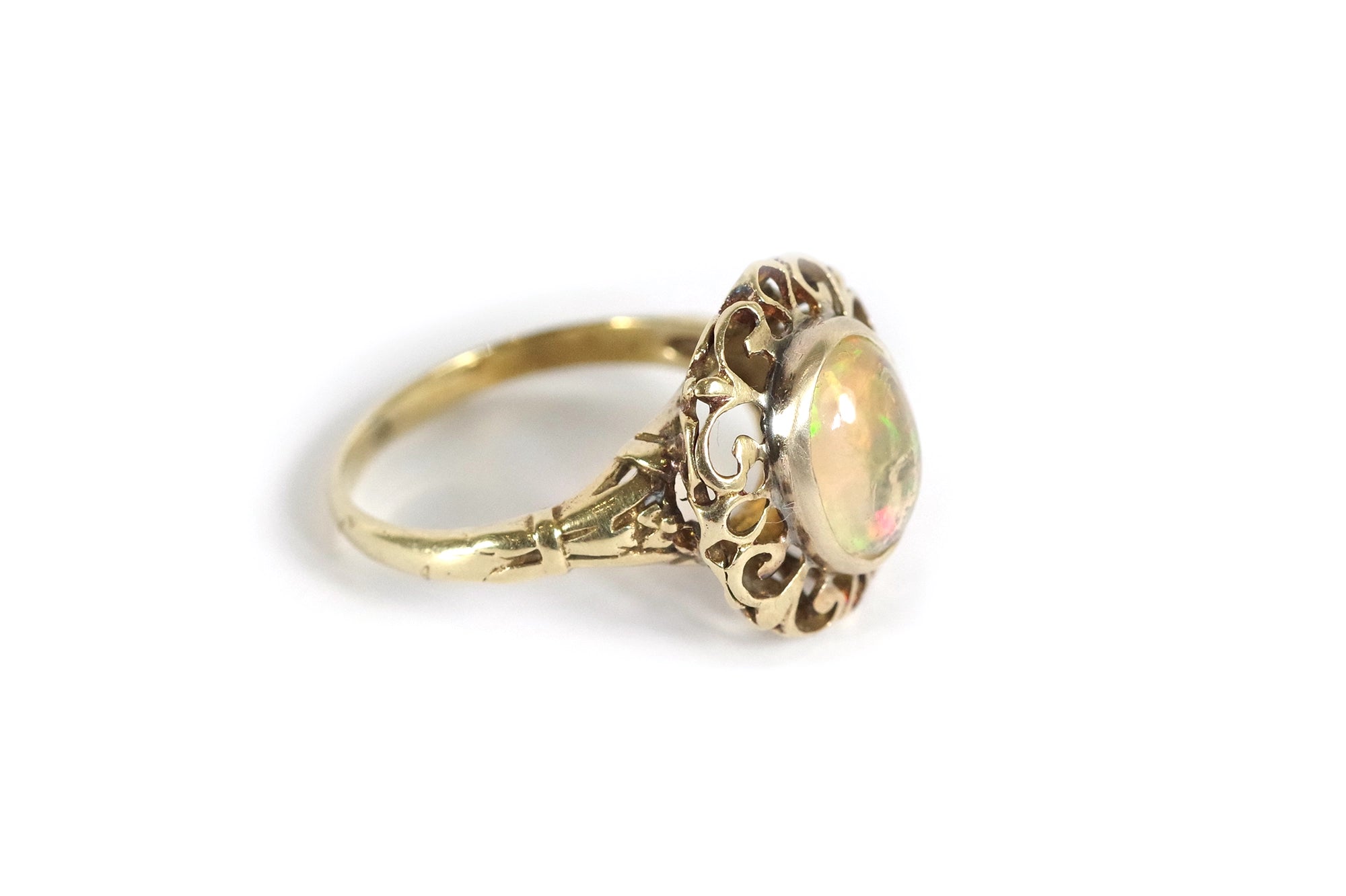 Retro opal cabochon cut ring