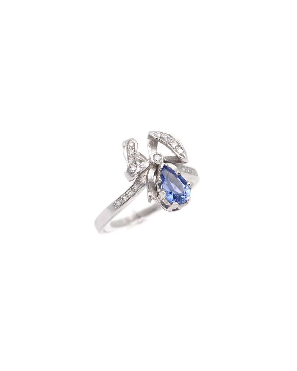 Pear-cut sapphire bow ring