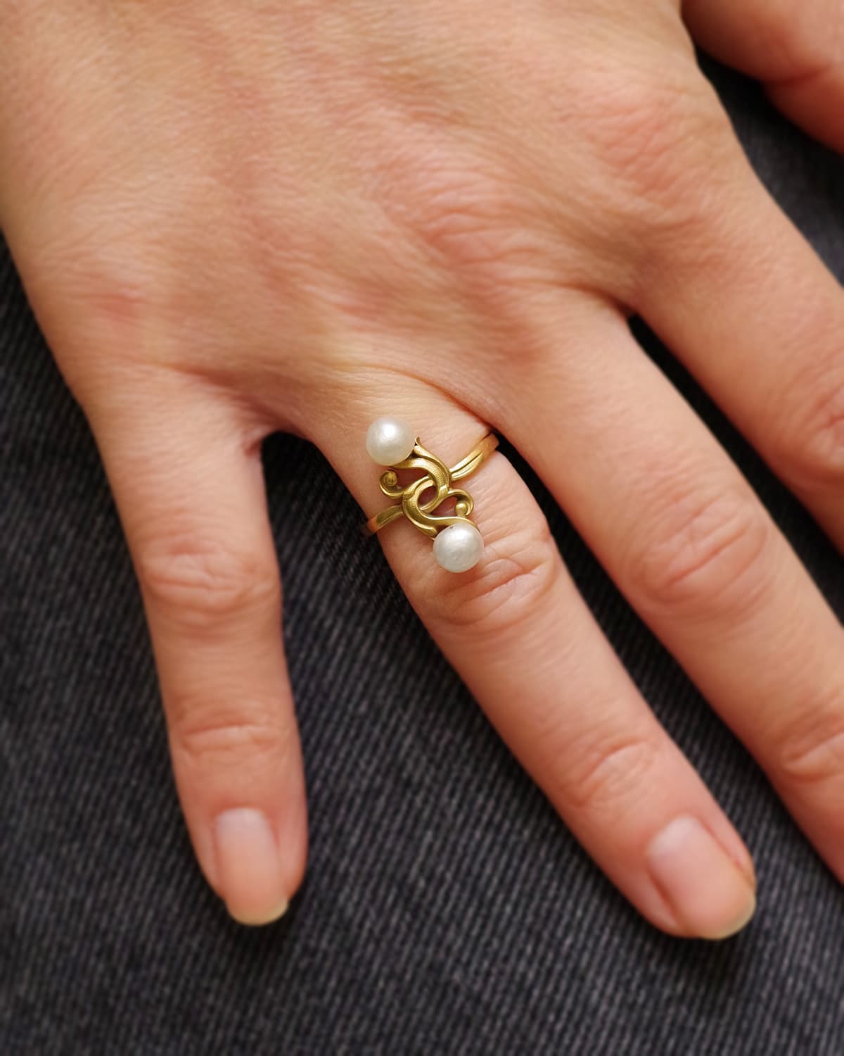 Natural pearl ring in gold