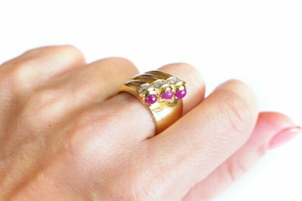 Pre-owned ruby diamond ring in gold