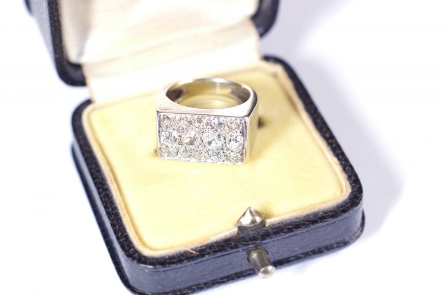 Art deco diamond ring in white gold
