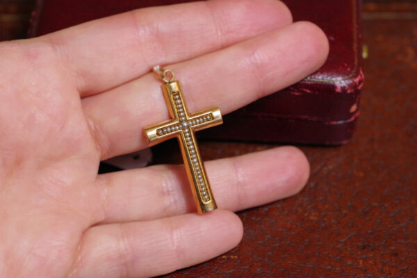 Victorian pearlcross in gold