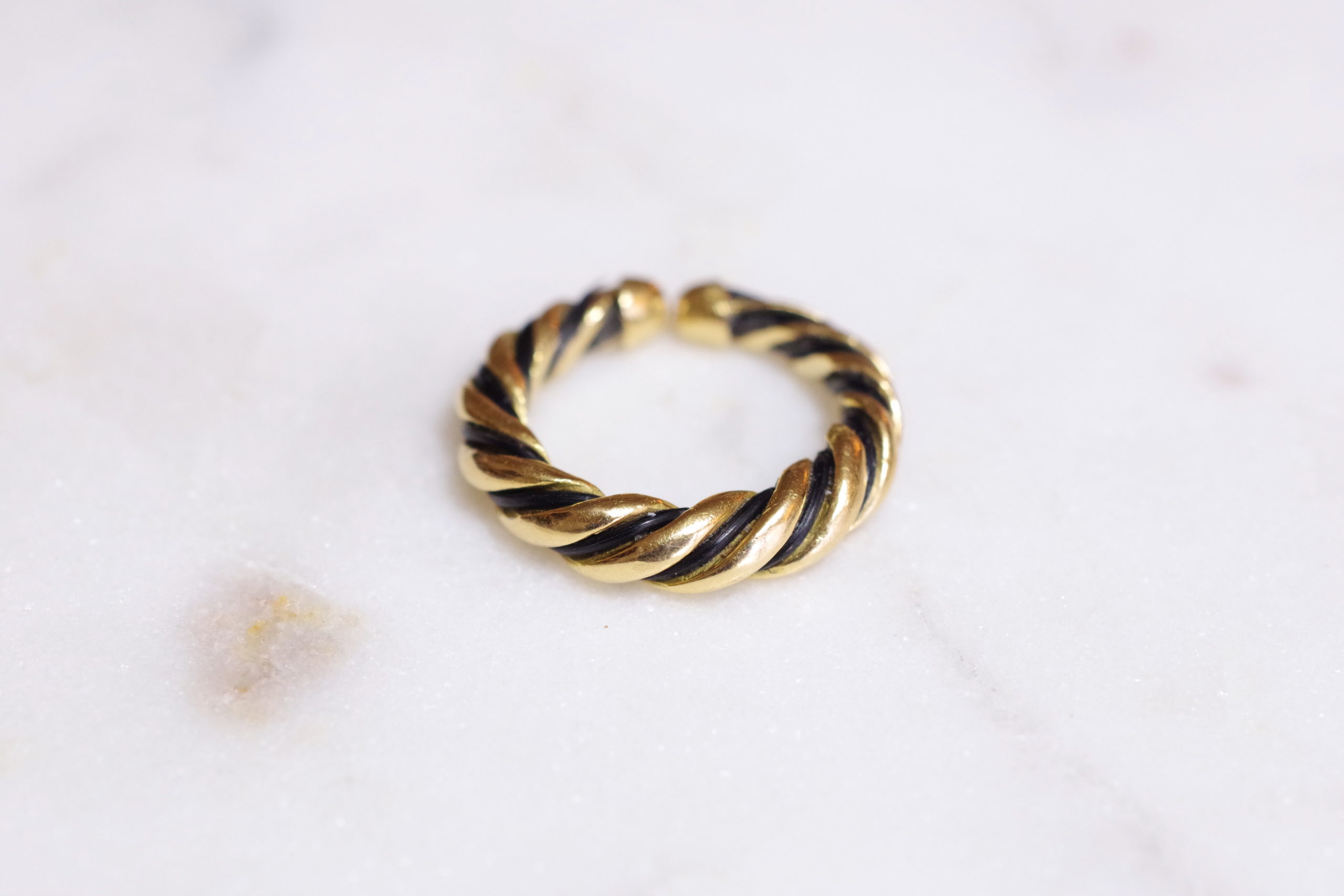 Twisted gold ring – Maison Mohs