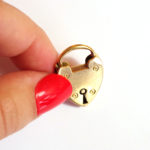 clasp heart padlock in gold