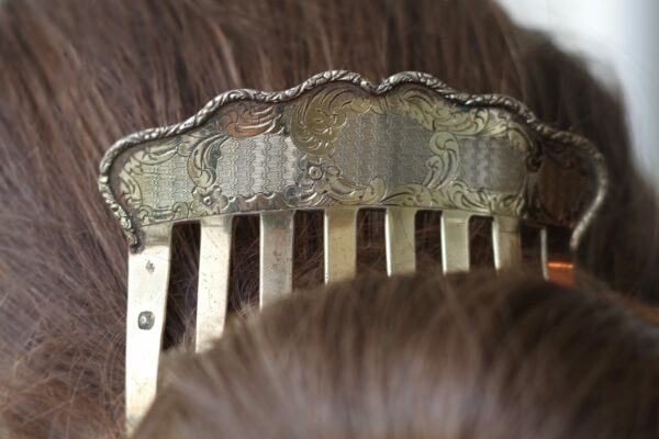 antique flower hair comb for wedding hairstyle