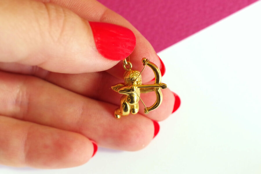 Cupid charm pendant in 18k yellow gold