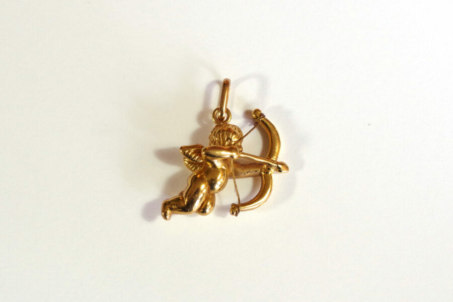 vintage jewelry Cupid charm pendant gold