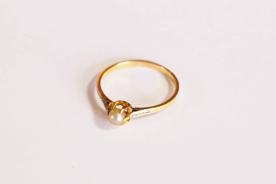 antique pearl ring in gold