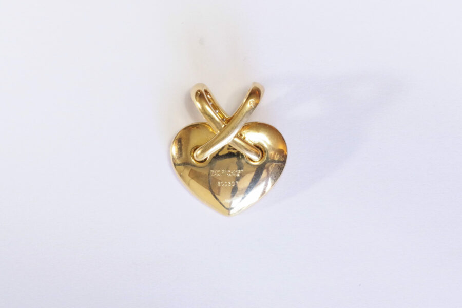 vintage high jewelry heart link pendant of Chaumet