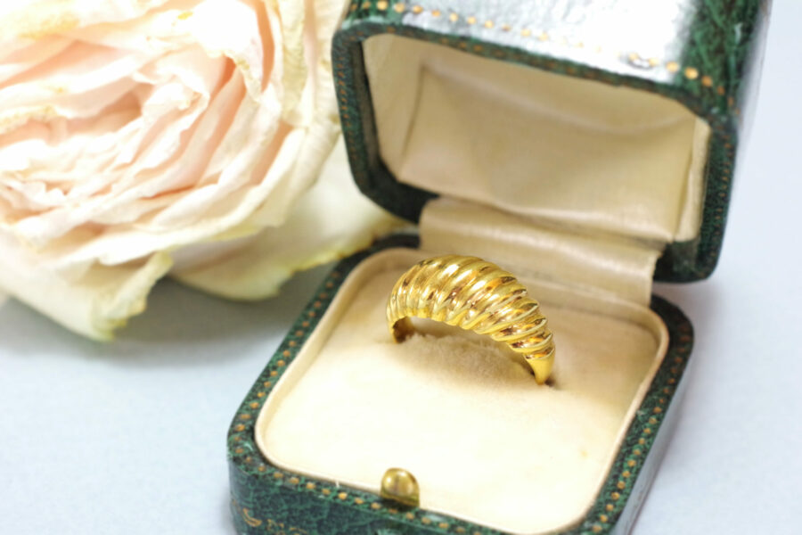 vintage gardon ring in 18k gold