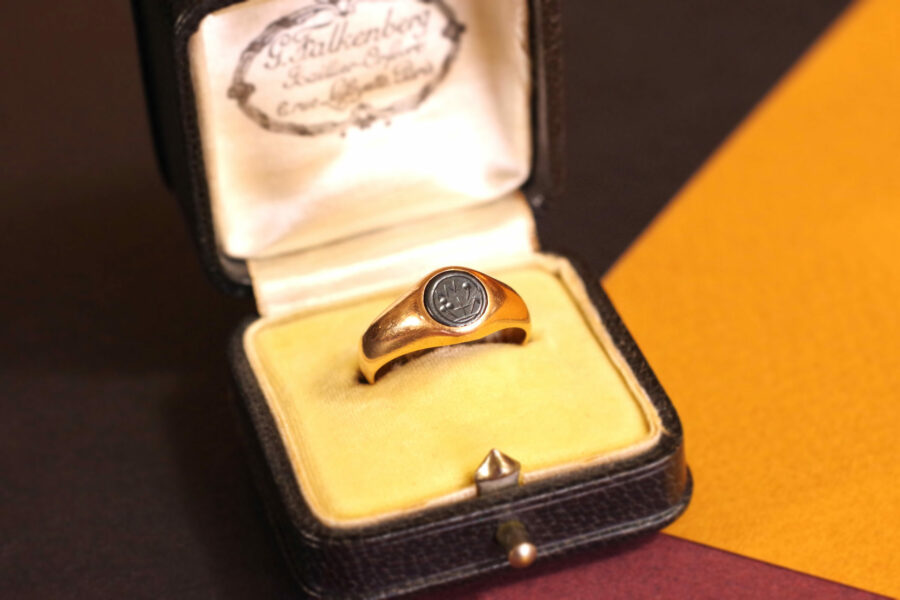 antique signet intaglio ring in 18k gold for men
