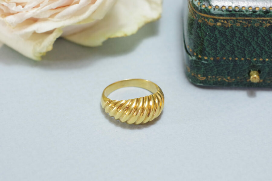 antique gardon ring in 18k gold