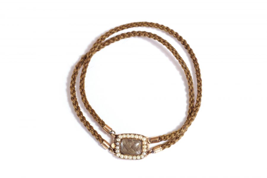 bracelet ancien XIXe siècle cheveux tressés bijou de sentiment perles or 14k