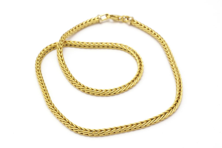 flexible mesh choker necklace in gold