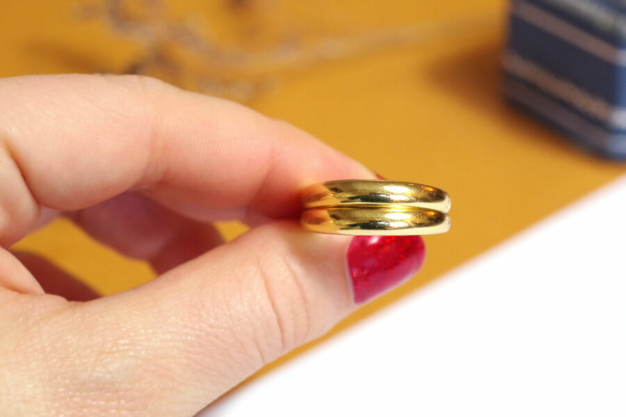 secret ring smile model from Fred in gold and sapphire