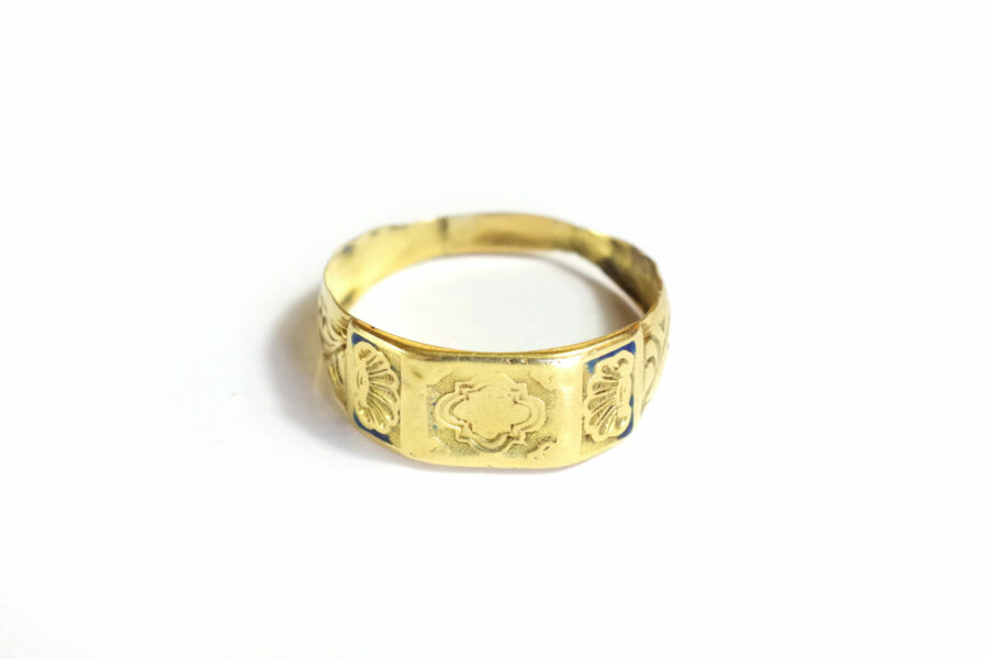 antique regional wedding ring in gold