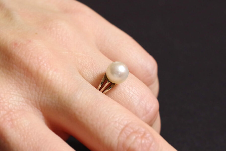 Art Deco pearl ring in white gold