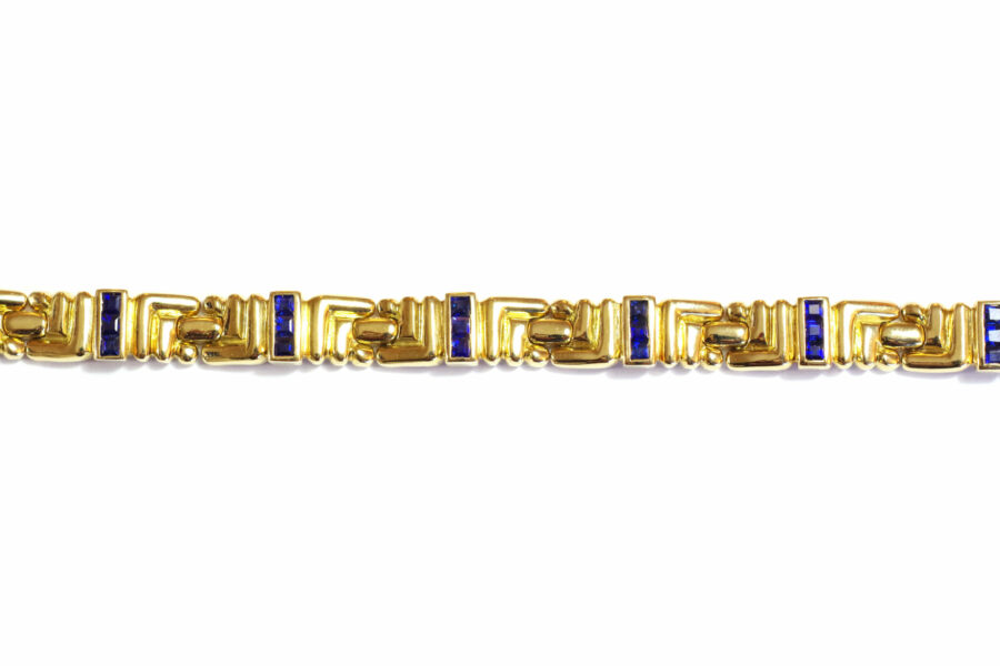 bracelet moderne en or et saphirs calibrés