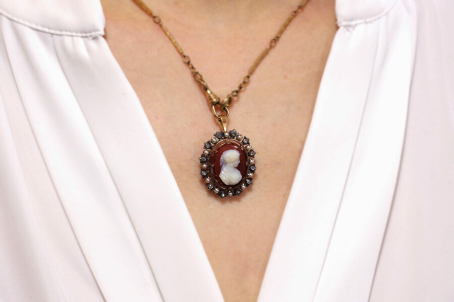 agate cameo with pearls and diamond