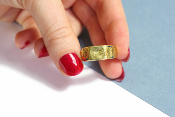 victorian wedding ring in gold