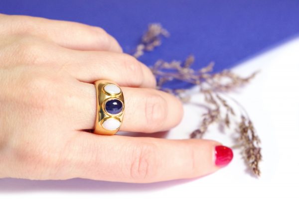 sapphire and opals cabochon ring in gold