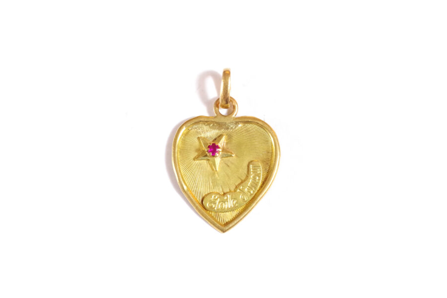 pendentif étoile d'amour rubis en or 18k