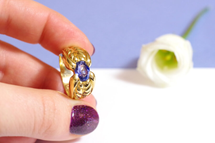 Sri Lanka sapphire ring in gold