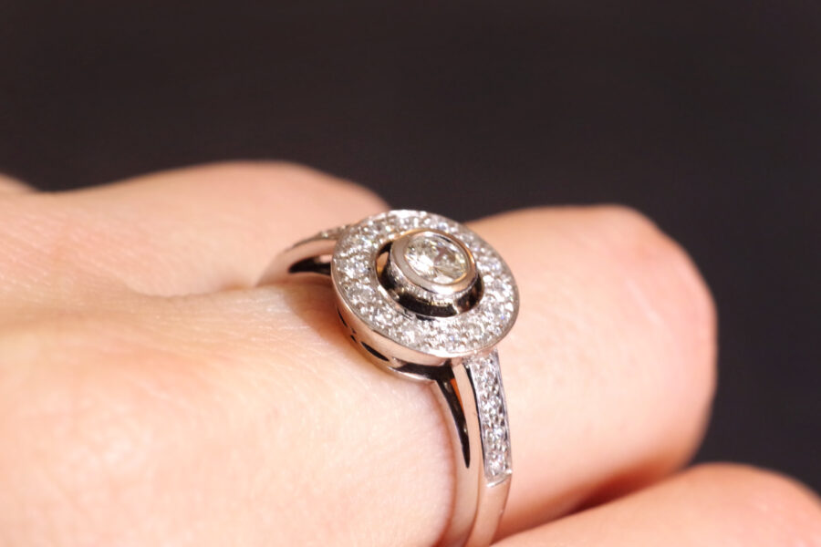 diamond Art Deco style ring in white gold