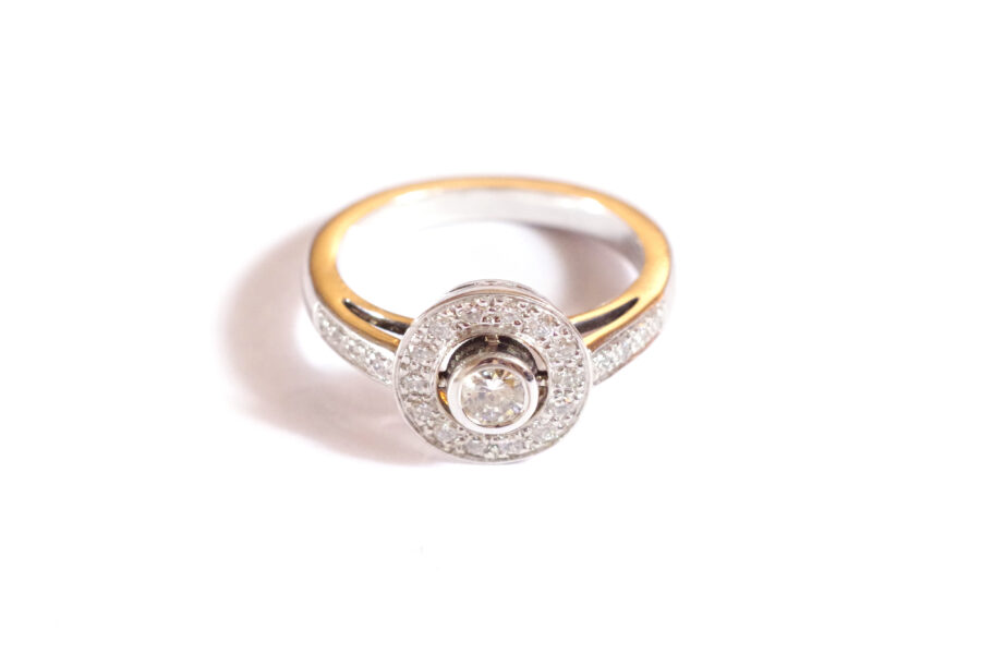 circular Art Deco ring in white gold