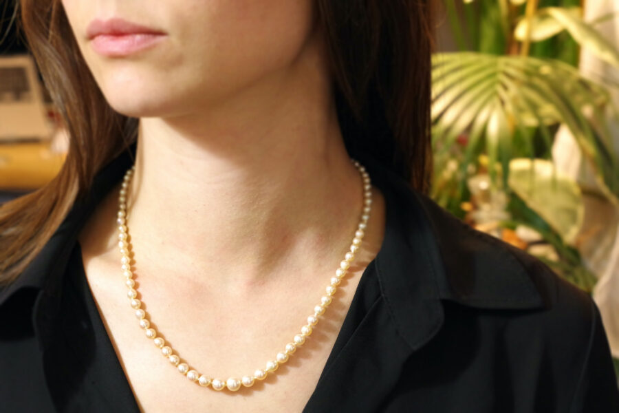 antique white pearl necklace in gold
