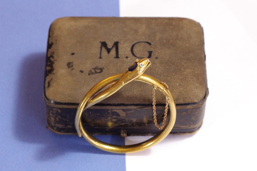 bracelet ancien tete de serpent en or saphir et diamant