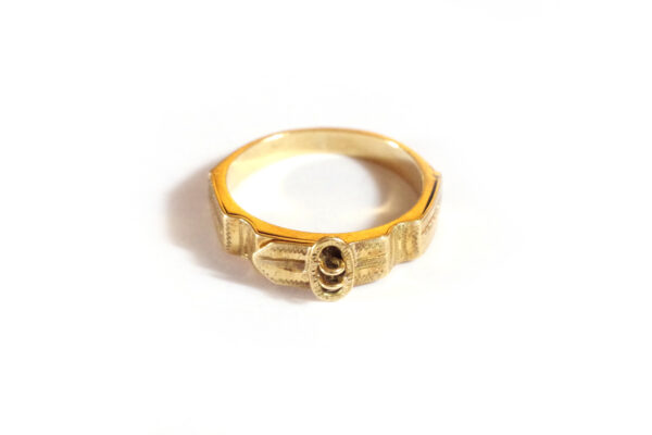 secret compartment ring in 14k gold