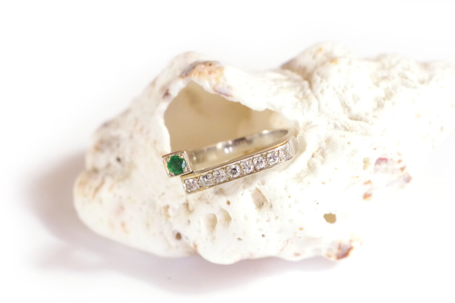 modern emerald diamond ring in white gold