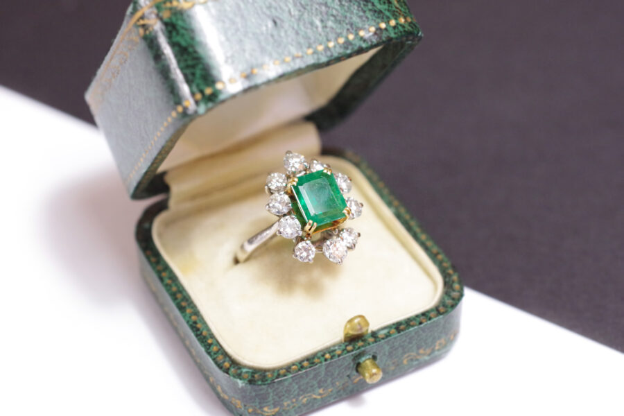 ring seventies emerald diamond gold platinum