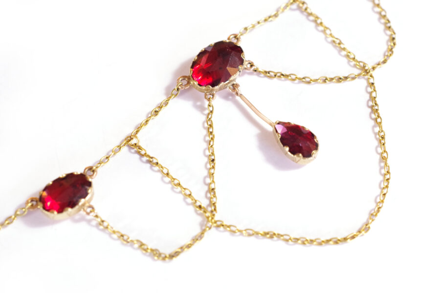 antique garnet draperie necklace in gold from Perpignan