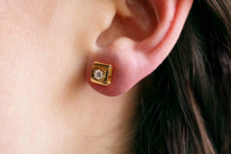 pre owned diamond stud earrings 18k gold