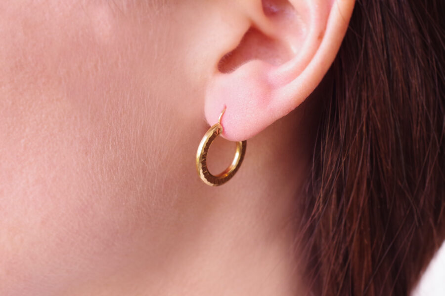 pre owned gold hoop earring facetted 18k gold