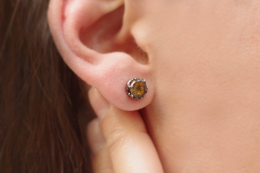 diamond stud-earrings-in gold