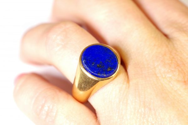 man signet lapis lazuli ring in gold