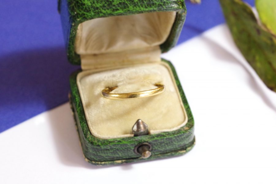 18k gold wedding ring