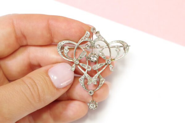 Art nouveau diamond brooch pendant in platinum