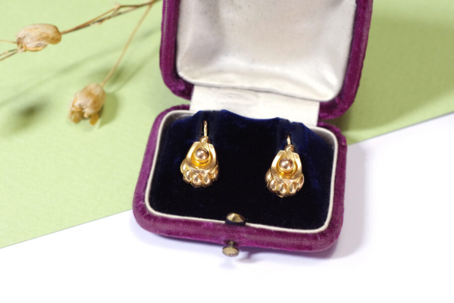Retro sleepers earrings in 18k gold