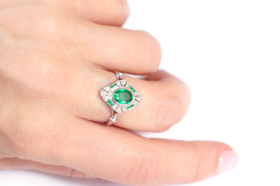 wedding ring set with emerald in white gold