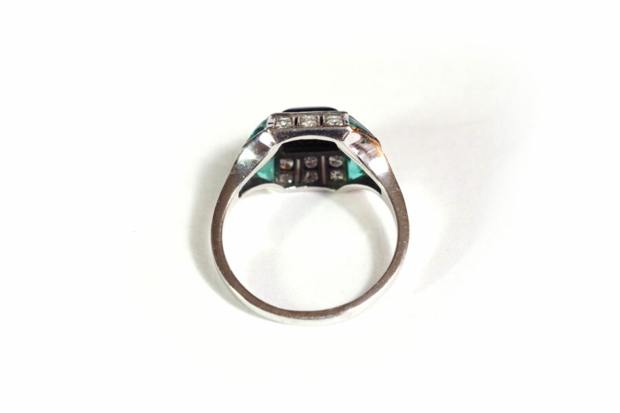 Antique Art Deco ring with onyx