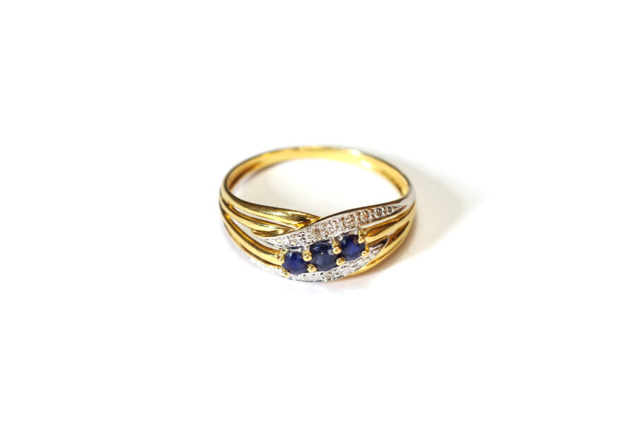 pre owned sapphire diamond ring