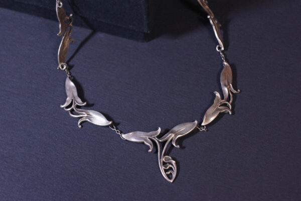Art Nouveau necklace in silver