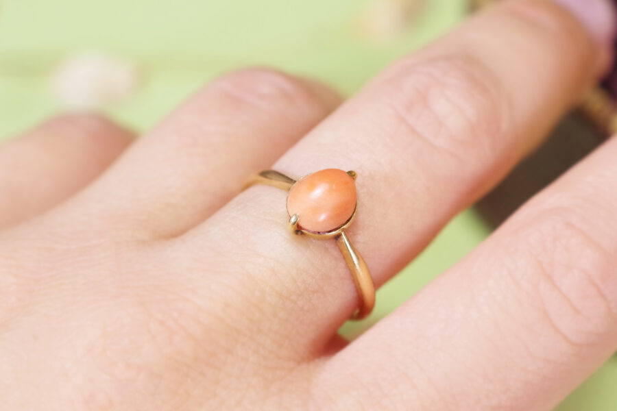 antique corail ring in gold