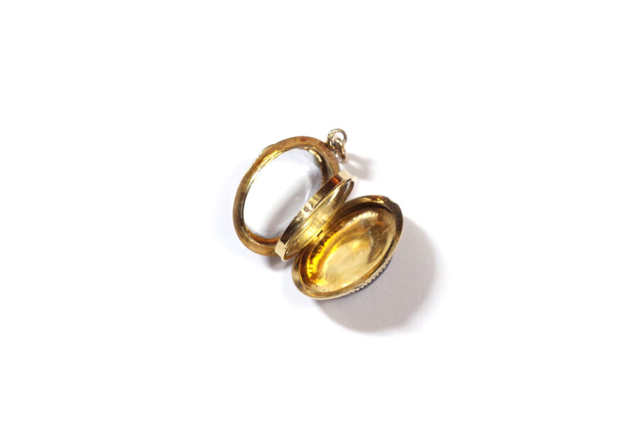 victorian gold garnet locket